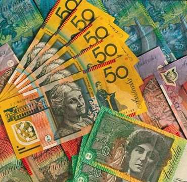 Australijski dolar je pao u odnosu na americki, dok investitori cekaju saopstenje sa FED-ovog sastanka